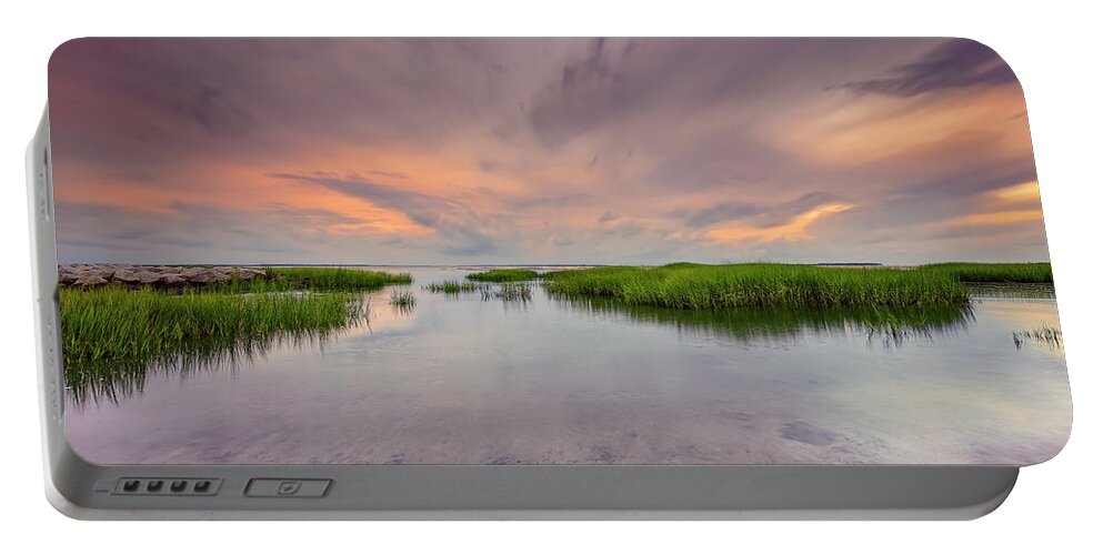 Atlantic Ocean Portable Battery Charger featuring the photograph Seascape of Hilton Head Island #12 by Peter Lakomy