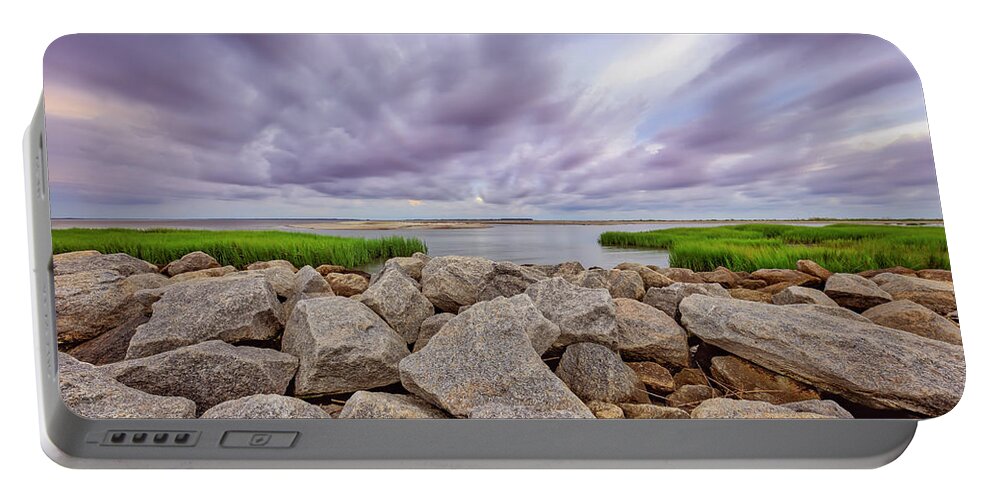Atlantic Ocean Portable Battery Charger featuring the photograph Seascape of Hilton Head Island #15 by Peter Lakomy