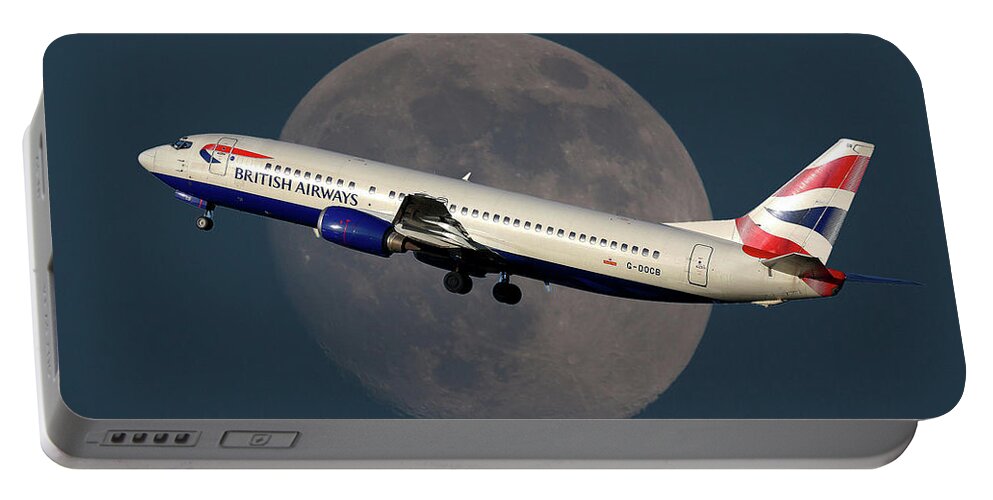 British Airways Portable Battery Charger featuring the photograph British Airways Boeing 737-400 by Smart Aviation