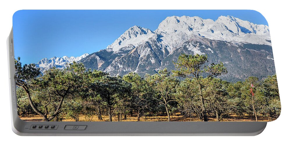 Sky Portable Battery Charger featuring the photograph The plateau scenery #3 by Carl Ning