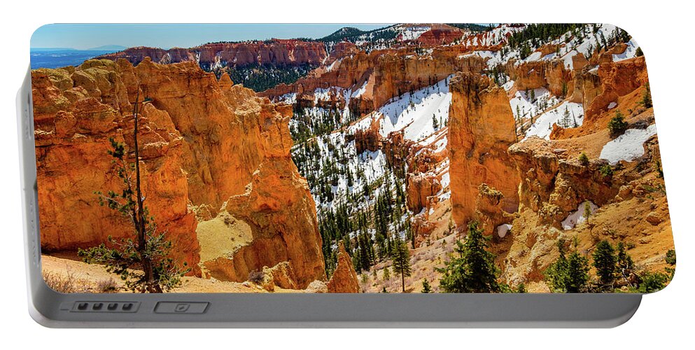 Black Birch Canyon Portable Battery Charger featuring the photograph Bryce Canyon Utah #5 by Raul Rodriguez