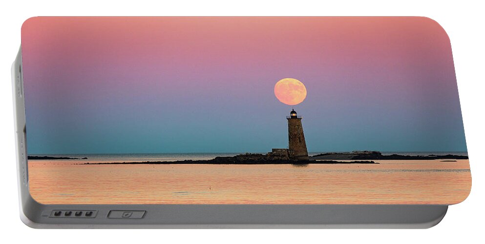 New England Portable Battery Charger featuring the photograph Super Moon 2016 #8 by Robert Clifford