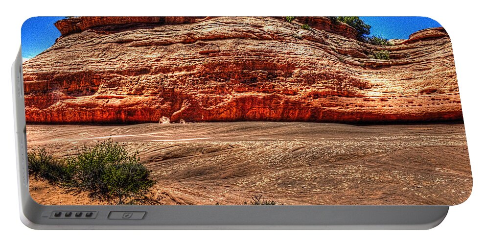 Pictorial Portable Battery Charger featuring the photograph Along the Trail to Delicate Arch by Roger Passman