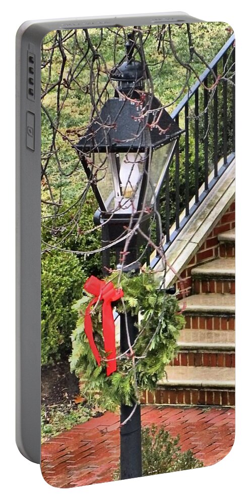 Christmas Portable Battery Charger featuring the photograph Annapolis Street Lamp at Christmas by Jennifer Wheatley Wolf