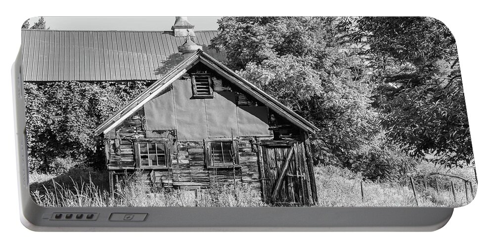 Barn Portable Battery Charger featuring the photograph Backroad Barn 3 by Lisa Kilby