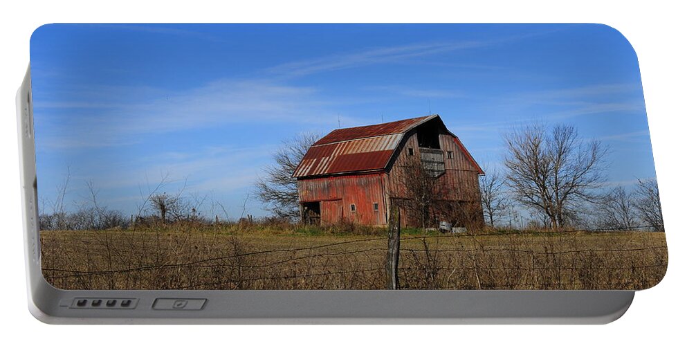 Barn Portable Battery Charger featuring the photograph Barn103 by David Arment