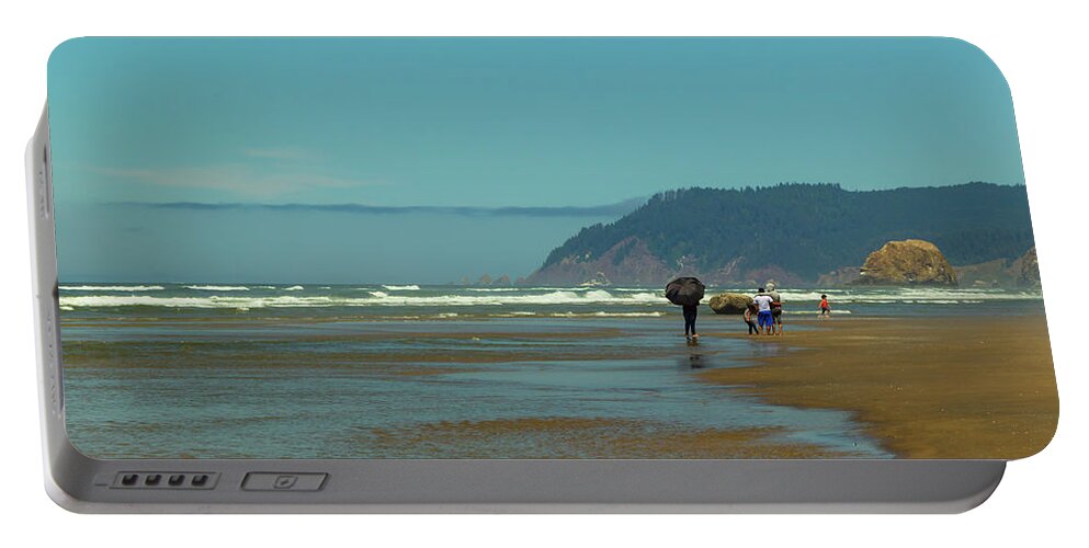 Beach Portable Battery Charger featuring the photograph Beach goers, Oregon Coast by Aashish Vaidya