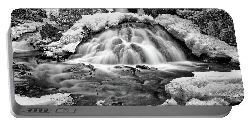 Waterfall Portable Battery Charger featuring the photograph Bear's Den Waterfall by Rob Davies