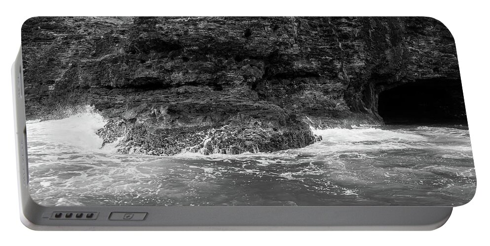 Napali Coast Portable Battery Charger featuring the photograph Breaking by Jason Wolters