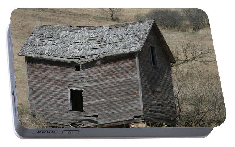Old Barns Portable Battery Charger featuring the photograph Breaking Up by Bjorn Sjogren