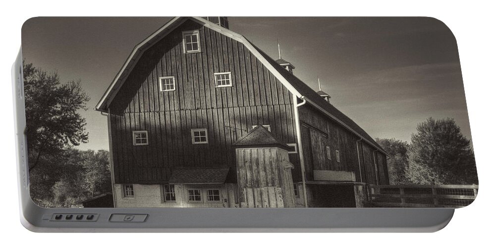 Bruner Family Farm Forest Preserve Portable Battery Charger featuring the photograph Bruner Family Farm Milking Barn by Roger Passman