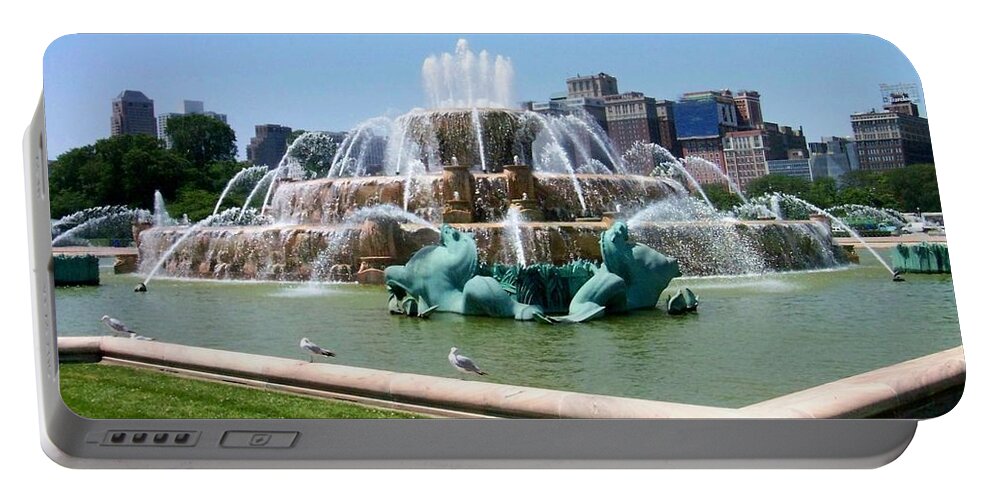 Chicago Portable Battery Charger featuring the photograph Buckingham Fountain by Anita Burgermeister