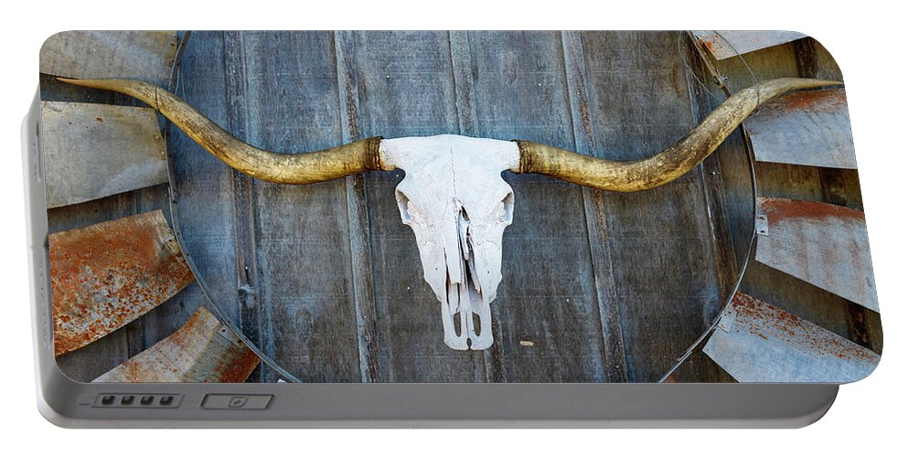 Texas Portable Battery Charger featuring the photograph Bull Blade by Raul Rodriguez