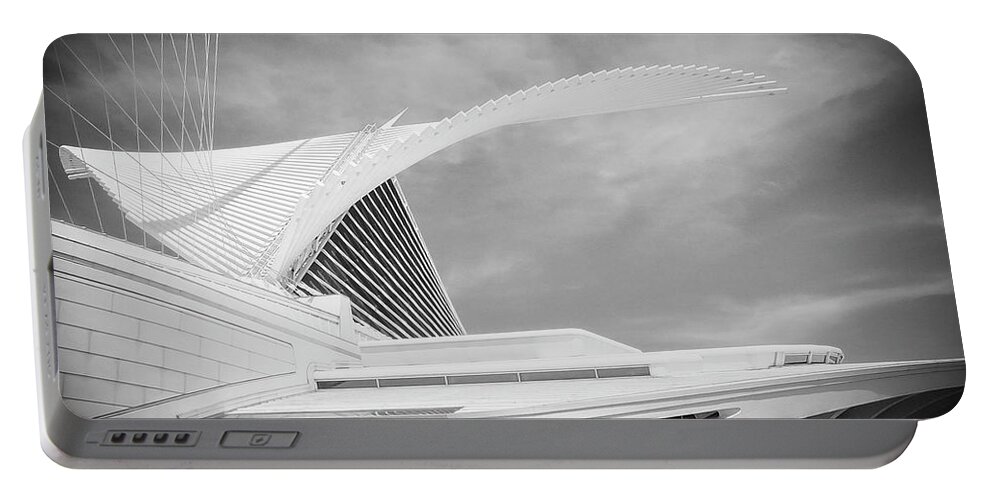 Mam Portable Battery Charger featuring the photograph Calatrava - Milwaukee Art Museum by John Roach