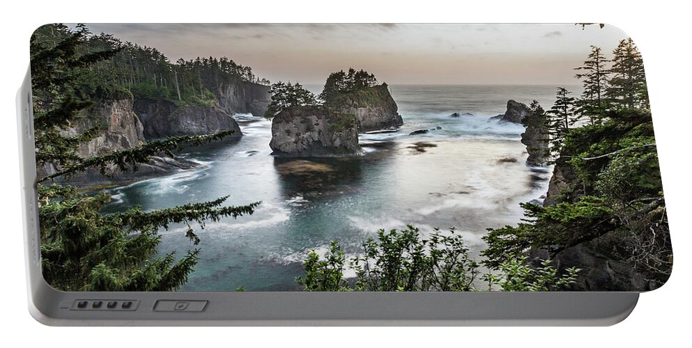2nd Beach Portable Battery Charger featuring the photograph Cape flattery 1 by Mati Krimerman