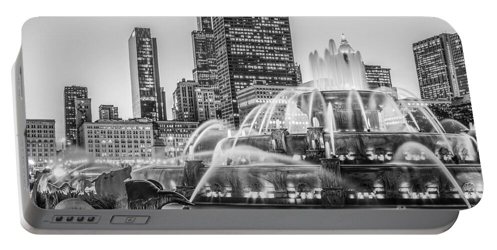 2012 Portable Battery Charger featuring the photograph Chicago Buckingham Fountain Black and White Photo by Paul Velgos