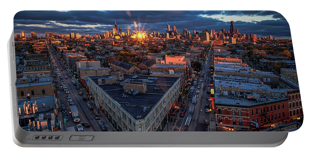 Chicago Portable Battery Charger featuring the photograph Chicago Reflection Burst by Raf Winterpacht