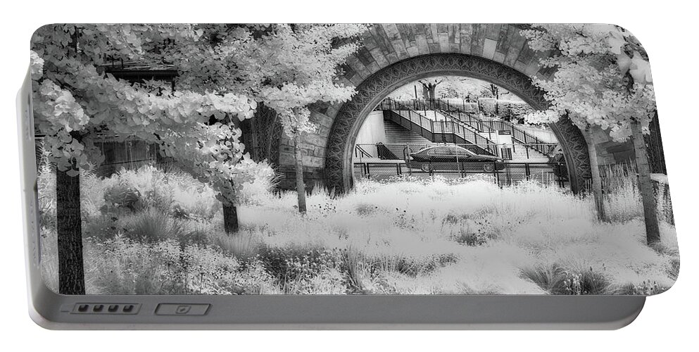 Chicago Portable Battery Charger featuring the photograph Chicago Stock Exchange arch - mono by Izet Kapetanovic