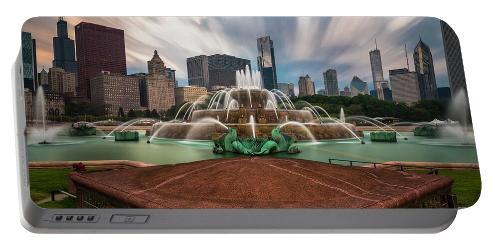 Chicago Portable Battery Charger featuring the photograph Chicago's Buckingham Fountain by Sean Foster