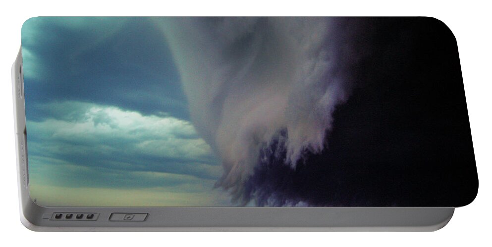 Nebraskasc Portable Battery Charger featuring the photograph Classic Nebraska Shelf Cloud 029 by NebraskaSC