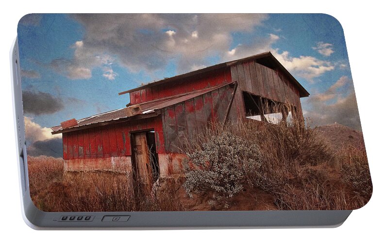 Glenn Mccarthy Portable Battery Charger featuring the photograph Desert Hideaway by Glenn McCarthy Art and Photography
