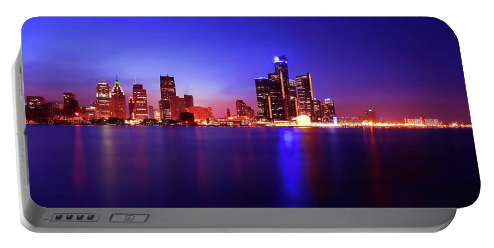 Detroit Portable Battery Charger featuring the photograph Detroit Skyline 3 by Gordon Dean II