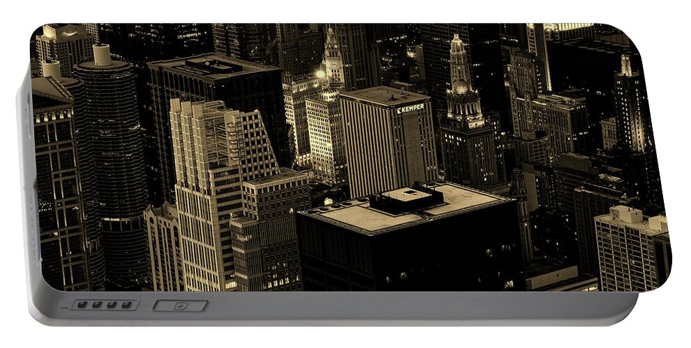 Chicago Portable Battery Charger featuring the photograph Downtown Chicago At Sunset by Mountain Dreams