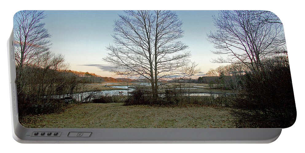 Kittery Portable Battery Charger featuring the photograph Facing Brave Boat Harbor by Mark Alesse