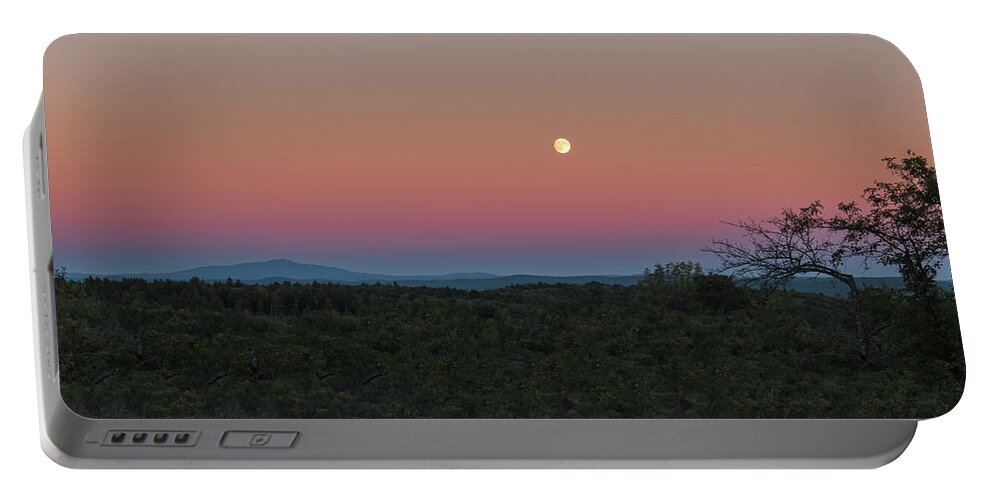 Sunset Lake Road West Brattleboro Vermont Portable Battery Charger featuring the photograph Full Moon Horizon by Tom Singleton