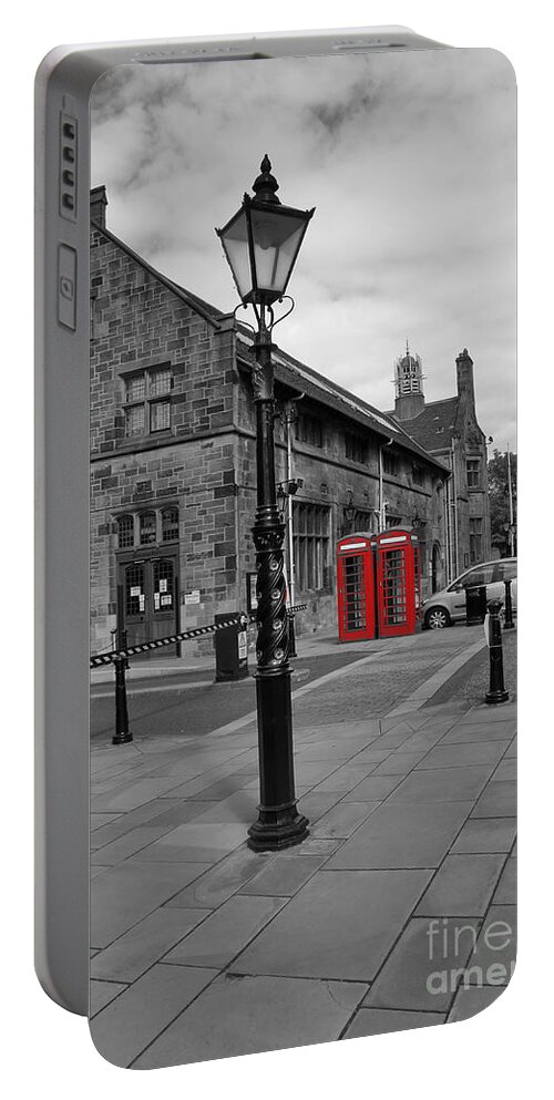 Lamppost Portable Battery Charger featuring the photograph Glasgow University. Lamppost. by Elena Perelman