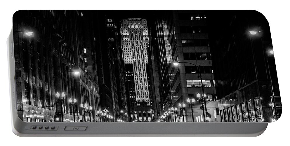 Chicago Board Of Trade Portable Battery Charger featuring the photograph Gotham by John Roach