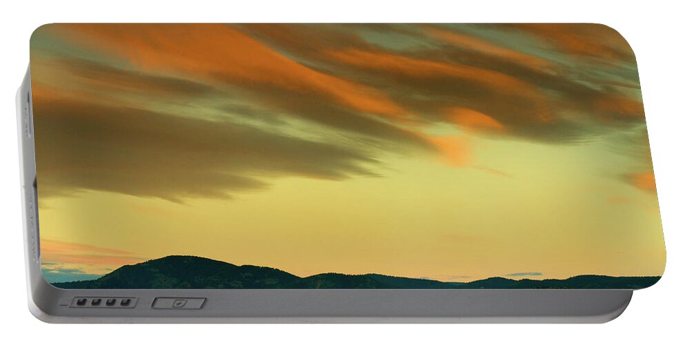 Chatfield State Park Portable Battery Charger featuring the photograph Hailing The Sky by John De Bord