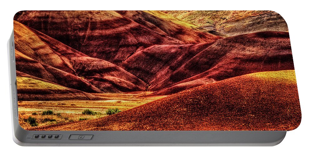 Usa Portable Battery Charger featuring the photograph John Day Fossil Beds National Monument No. 3 by Roger Passman
