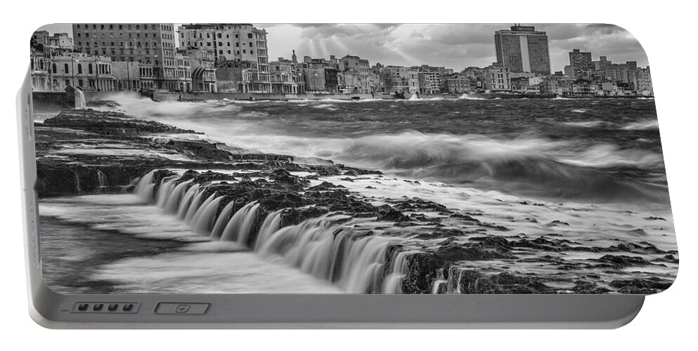 Havana Portable Battery Charger featuring the photograph Malecon de seda by Jose Rey