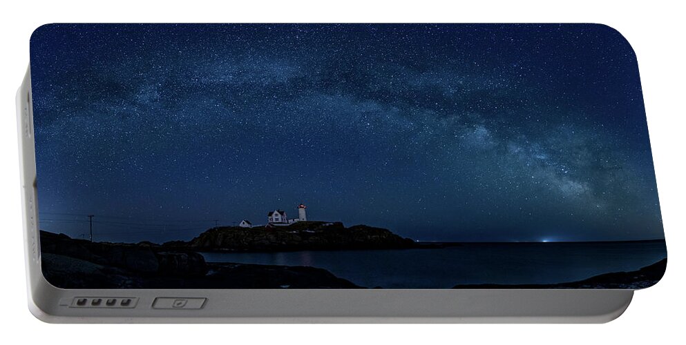 Milky Way Portable Battery Charger featuring the photograph Milky Way over Nubble by Darryl Hendricks