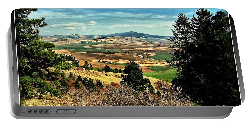 Moscow Portable Battery Charger featuring the photograph Moscow Mountain from Kamiak Butte by Farol Tomson