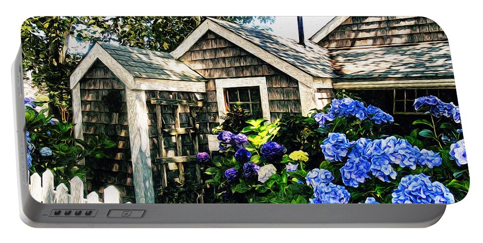 Nantucket Portable Battery Charger featuring the photograph Nantucket Cottage No.1 by Tammy Wetzel