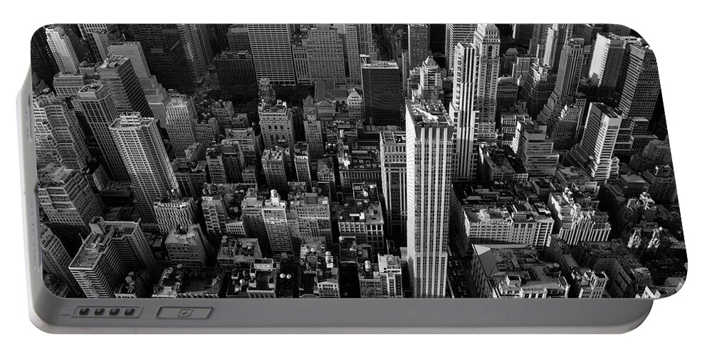 New York Portable Battery Charger featuring the photograph New York, New York 5 by Ron Cline