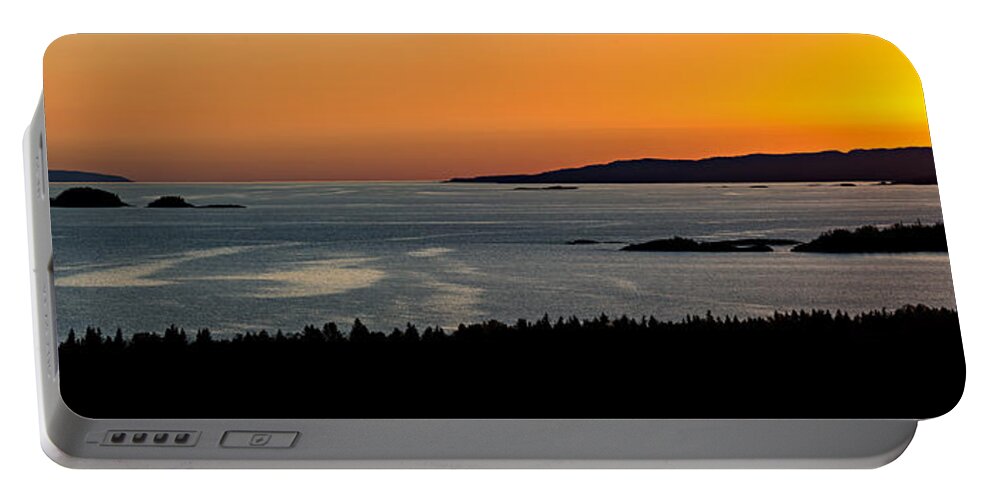 Canada Portable Battery Charger featuring the photograph Neys Horizon by Doug Gibbons