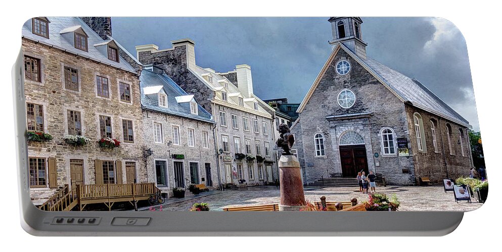 Quebec City Portable Battery Charger featuring the photograph Notre-Dame-des-Victoires Church by David Thompsen