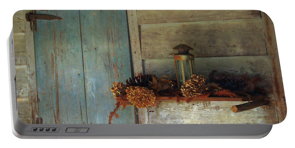 Scenic Tours Portable Battery Charger featuring the photograph Olde Thymes by Skip Willits