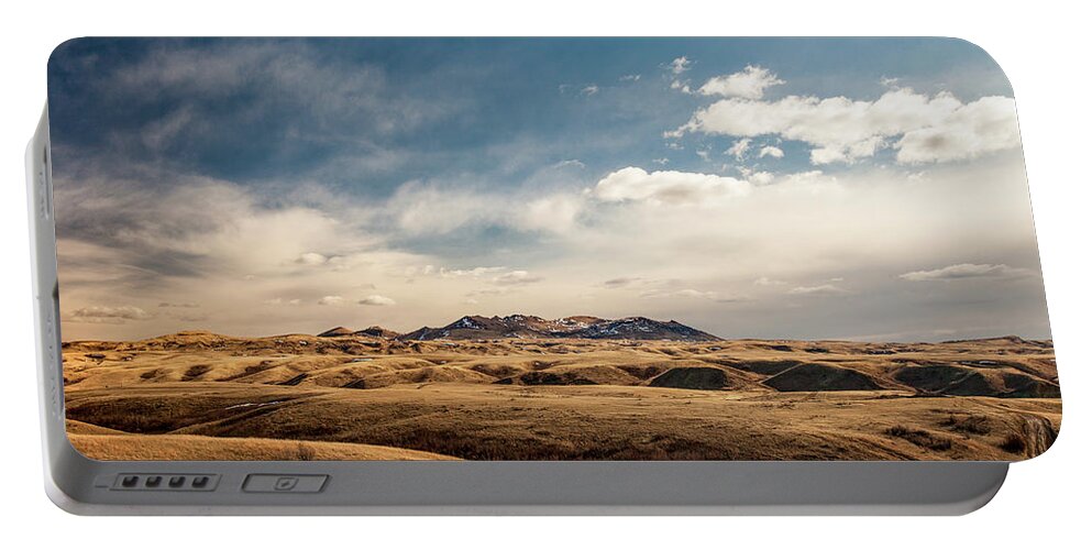 Rolling Hills Portable Battery Charger featuring the photograph Out of This Worldly by Todd Klassy