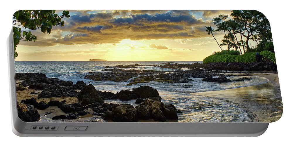 Pa'ako Portable Battery Charger featuring the photograph Pa'ako Cove by Eddie Yerkish