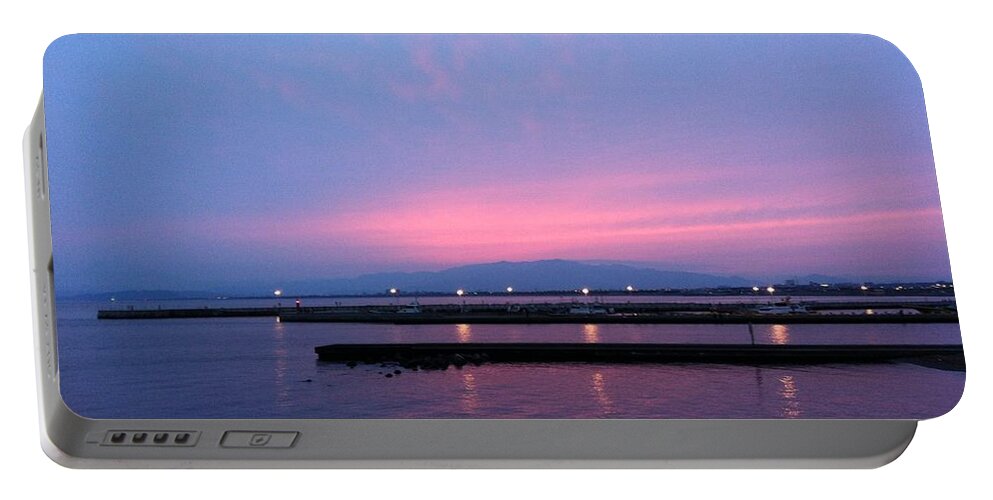 Sea Portable Battery Charger featuring the photograph Pink Sunset by Anomalo Caris