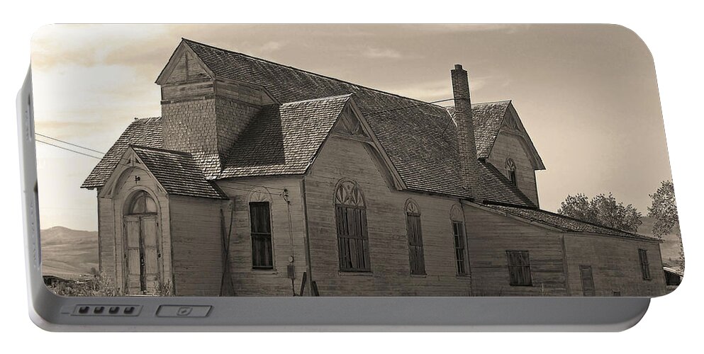 Black And White Portable Battery Charger featuring the photograph Prairie House by Kelly Holm