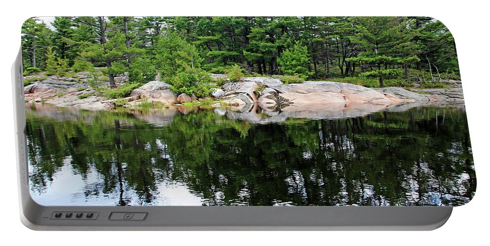 Franklin Island Portable Battery Charger featuring the photograph Rocky Shore Franklin Island by Debbie Oppermann