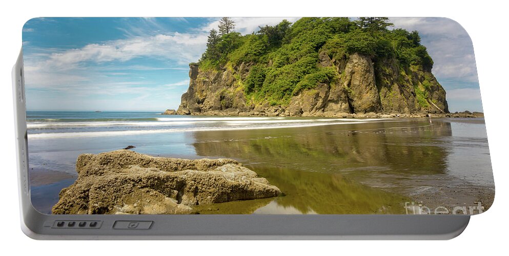 Beach Portable Battery Charger featuring the photograph Ruby Beach Morning by Jerry Fornarotto