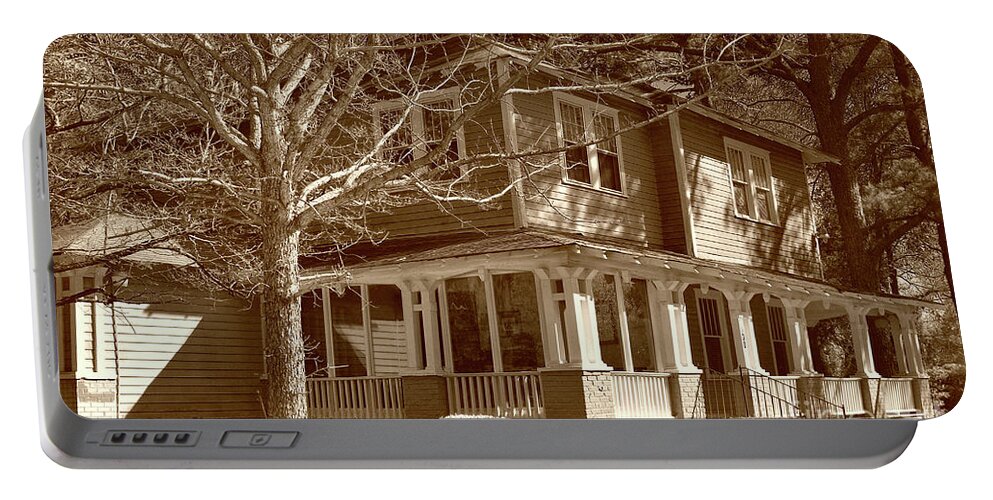 Scenic Tours Portable Battery Charger featuring the photograph Rutherford House, Sc by Skip Willits