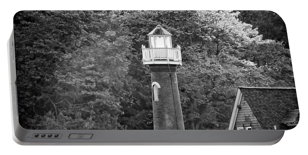 Sedgely Portable Battery Charger featuring the photograph Sedgely Club - Turtle Rock Lighthouse by Bill Cannon