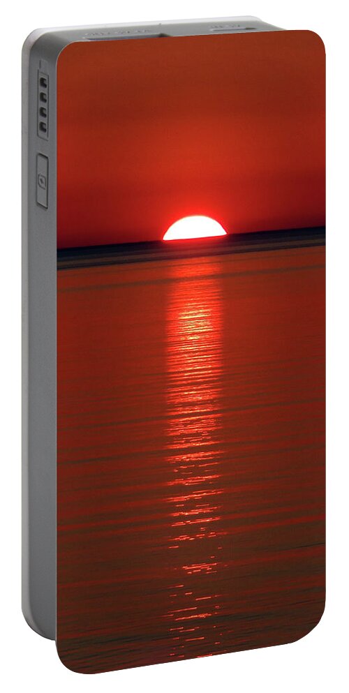 Bay Of Green Bay Portable Battery Charger featuring the photograph Setting Sun Abstract by David T Wilkinson